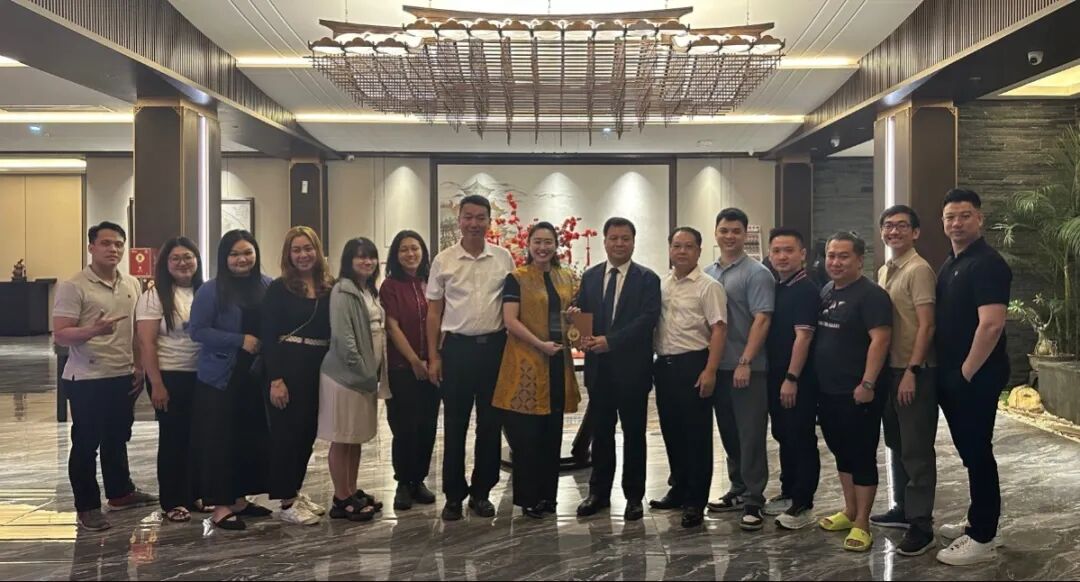 广西华侨学校印尼校友会成立仪式合影